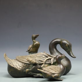 A Exquisite Coppery Duck Ornament