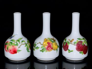 An Exquisite Enamel Flower and Fruit Pattern with poem Vase