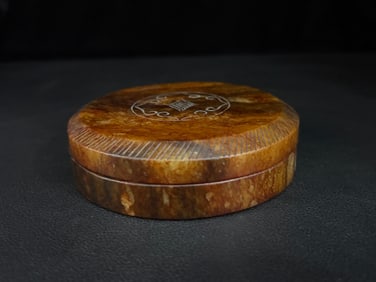 An Exquisite White Jade Box