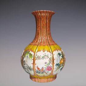 An Exquisite Enamel Painted Gold Bats and Peach Pattern Animal Pattern Lotus Pattern Vase