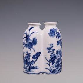 An Exquisite Blue and White Flower and Butterfly Pattern Vase