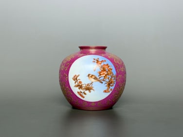 An Exquisite Ruby Red-Glazed Painted Gold Lotus Pattern Flower and Bird Pattern Jar