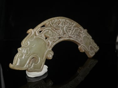 An Exquisite White Jade Dragon Pattern Ornament