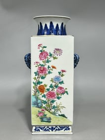 An Exquisite Famille-Rose Flower and Bird Pattern Lotus Pattern Double-Ears Vase