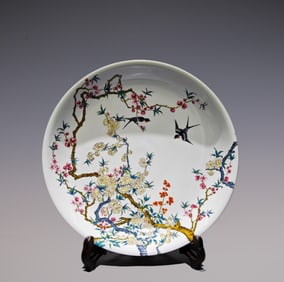 An Exquisite Enamel Flower and Bird Pattern Plate