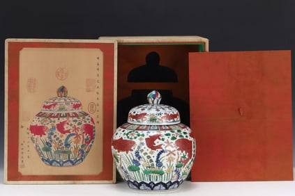 An Exquisite Wucai Blue and White Fish and Lotus Pattern Jar