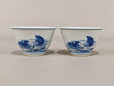 A Pair of Exquisite Blue and White Flower and Bird Pattern Cup