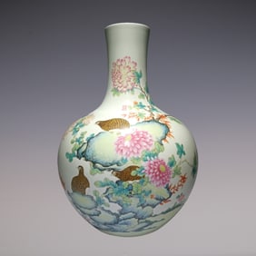 An Exquisite Famille-Rose Flower and Bird Pattern Vase