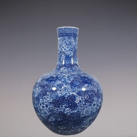 An Exquisite Blue and White Flower Pattern Dragon Pattern Vase
