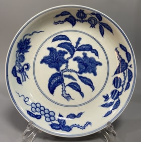 An Exquisite Blue and White Flower and Fruit Pattern Plate