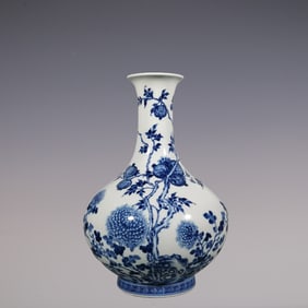 An Exquisite Blue and White Flower and Fruit Pattern Vase