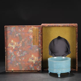 An Exquisite Ru yao Blue Glazed Tripod Censer