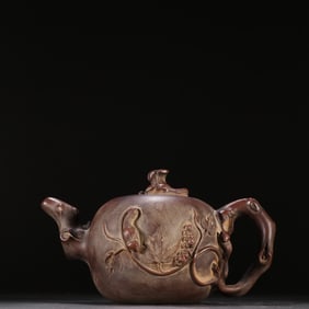 An Exquisite Purple Sands Squirrel and Grapes Pattern Teapot