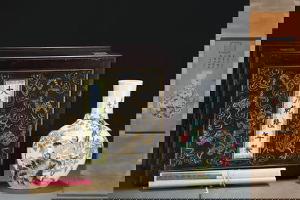 An Exquisite Famille-Rose Flower and Bird Pattern with poem Vase