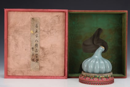 An Exquisite Guan yao Painted Gold Water Pot