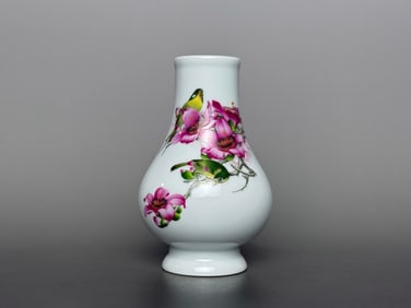An Exquisite Enamel Flower and Bird Pattern with poem Vase