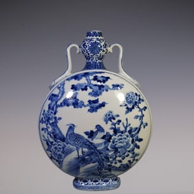 An Exquisite Blue and White Lotus Pattern Flower and Bird Pattern Double-Ears Vase