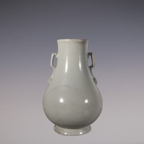 An Exquisite Ru yao Double-Ears Vase