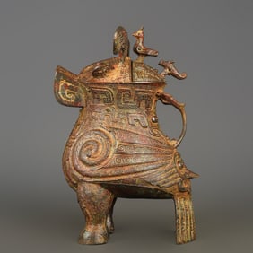 An Exquisite Bronze Bird-Shaped Ewer