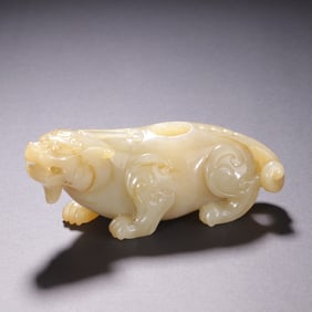 An Exquisite White Jade Auspicious Beast-Shaped Water Pot