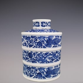 An Exquisite Blue and White Lotus Pattern Dragon and Phoenix Pattern Tea Caddy