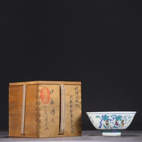 An Exquisite Doucai Grapes Pattern Bowl