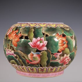 An Exquisite Enamel Flower and Bird Pattern Brush Washer