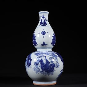 An Exquisite Blue and White Character and Story Pattern Gourd-Shaped Vase