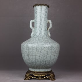 An Exquisite Ge yao Inlaid Bronze Double-Ears Vase