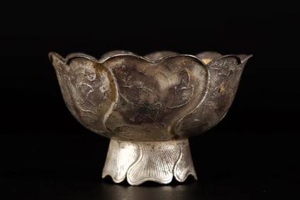 An Exquisite Gilt Silver Flower Pattern Bowl