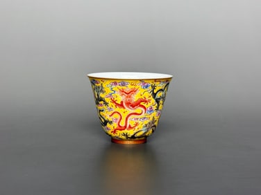 An Exquisite Famille-Rose Painted Gold Dragon Pattern Cup