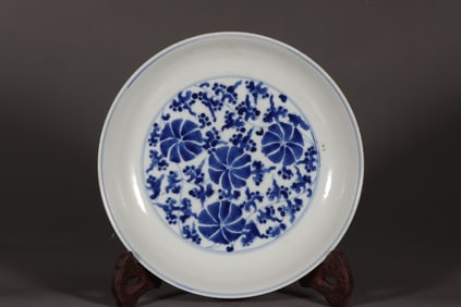 An Exquisite Blue and White Flower Pattern Plate