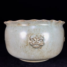 An Exquisite Ru yao Beast-Face Pattern Brush Washer