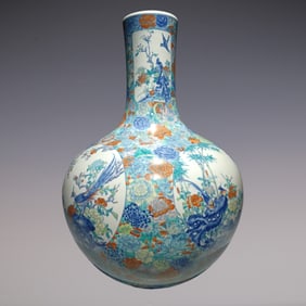 An Exquisite Doucai Flower and Bird Pattern Vase