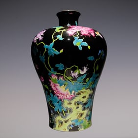 An Exquisite Enamel Flower and Butterfly Pattern Vase