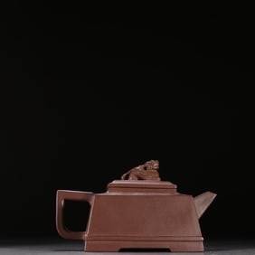 An Exquisite Purple Sands Teapot
