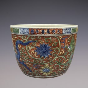 An Exquisite Blue and White Lotus Pattern Dragon Pattern Vat