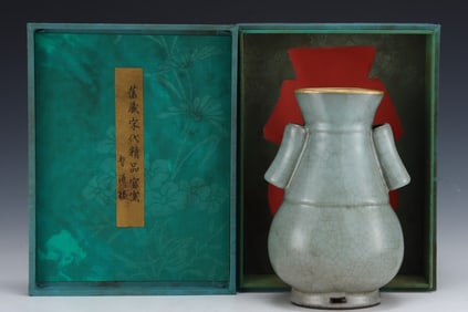 An Exquisite Guan yao Double-Ears Vase