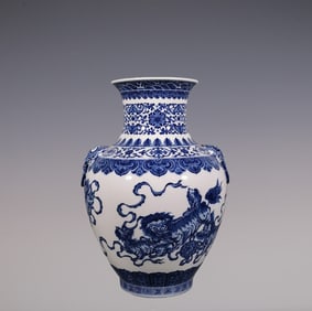An Exquisite Blue and White Lotus Pattern Auspicious Beast Pattern Double-Ears Vase