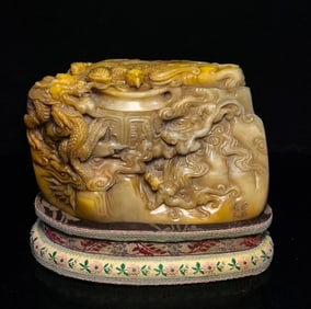 An Exquisite Shoushan Stone Dragon Pattern Seal Ornament