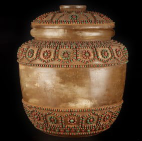 An Exquisite Crystal Inlaid Gems Jar