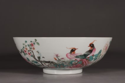 An Exquisite Famille-Rose Flower and Bird Pattern Bowl