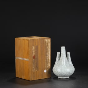An Exquisite Ge yao Vase