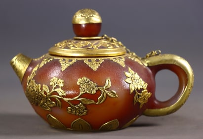 An Exquisite Agate Cover with Gold Flower Pattern Ewer