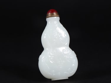 An Exquisite White Jade Lotus Pattern Snuff Bottle