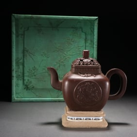 An Exquisite Purple Sands Flower and Bird Pattern Teapot