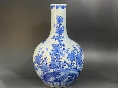 An Exquisite Blue and White Flower and Bird Pattern Vase