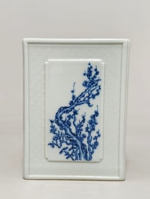 An Exquisite Blue and White Flower Pattern Brush Pot