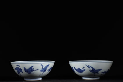 A Pair of Exquisite Blue and White Flower and Fruit Pattern Crane Pattern Bowl