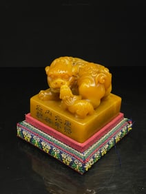 An Exquisite Shoushan Stone Wealth-Attracting Creature Seal,With Base